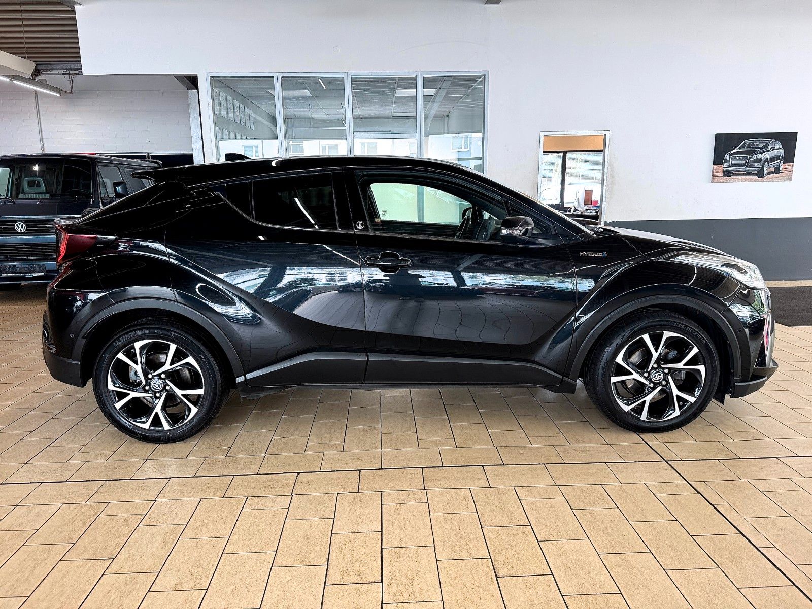 Toyota C-HR 2.0 Hybrid - Samsaru's Car Outlet