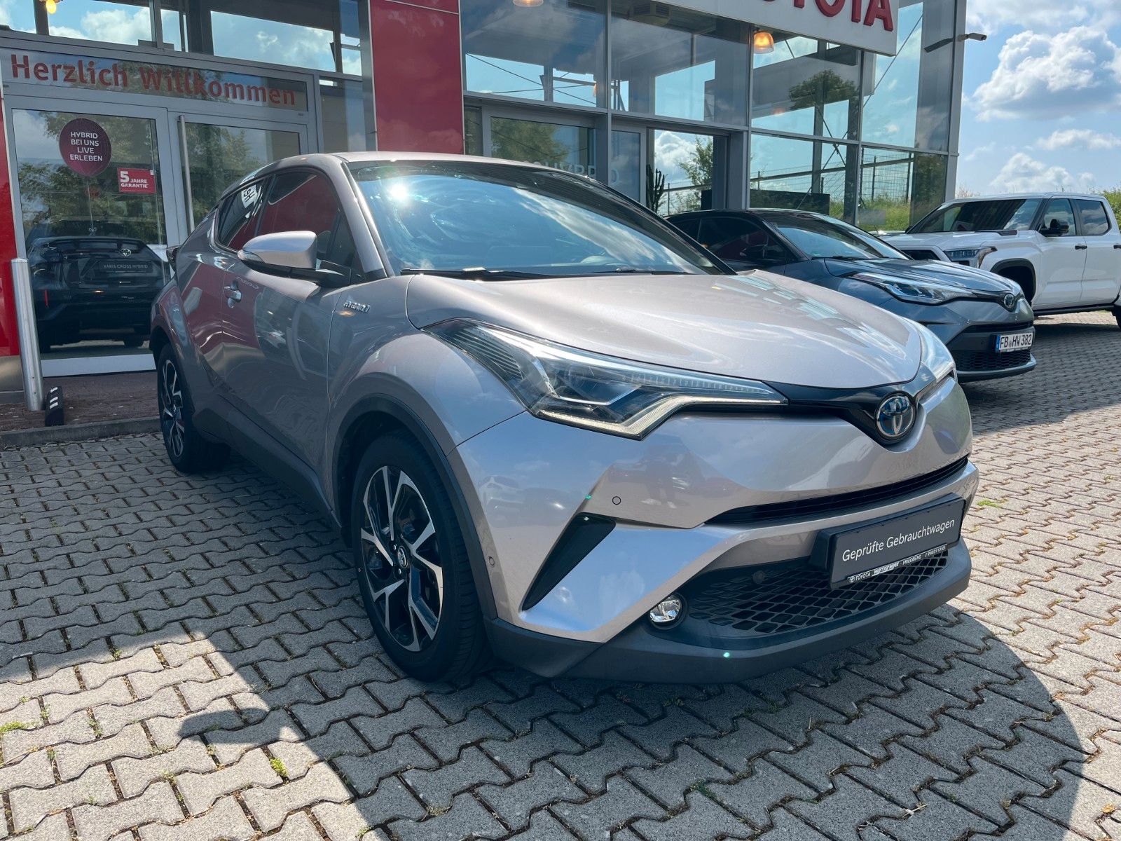 Toyota C-HR Hybrid - Samsaru's Car Outlet