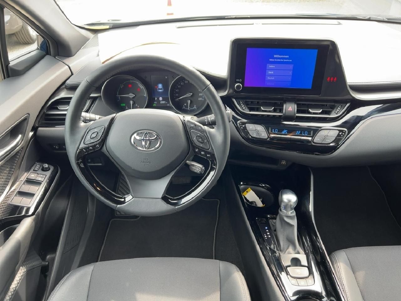 Toyota C-HR 2.0 Hybrid Team - Samsaru's Car Outlet