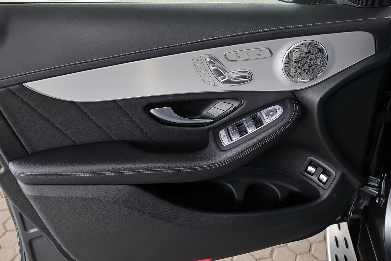 Mercedes-Benz GLC 300 e 4M Coupé AMG - Samsaru's Car Outlet