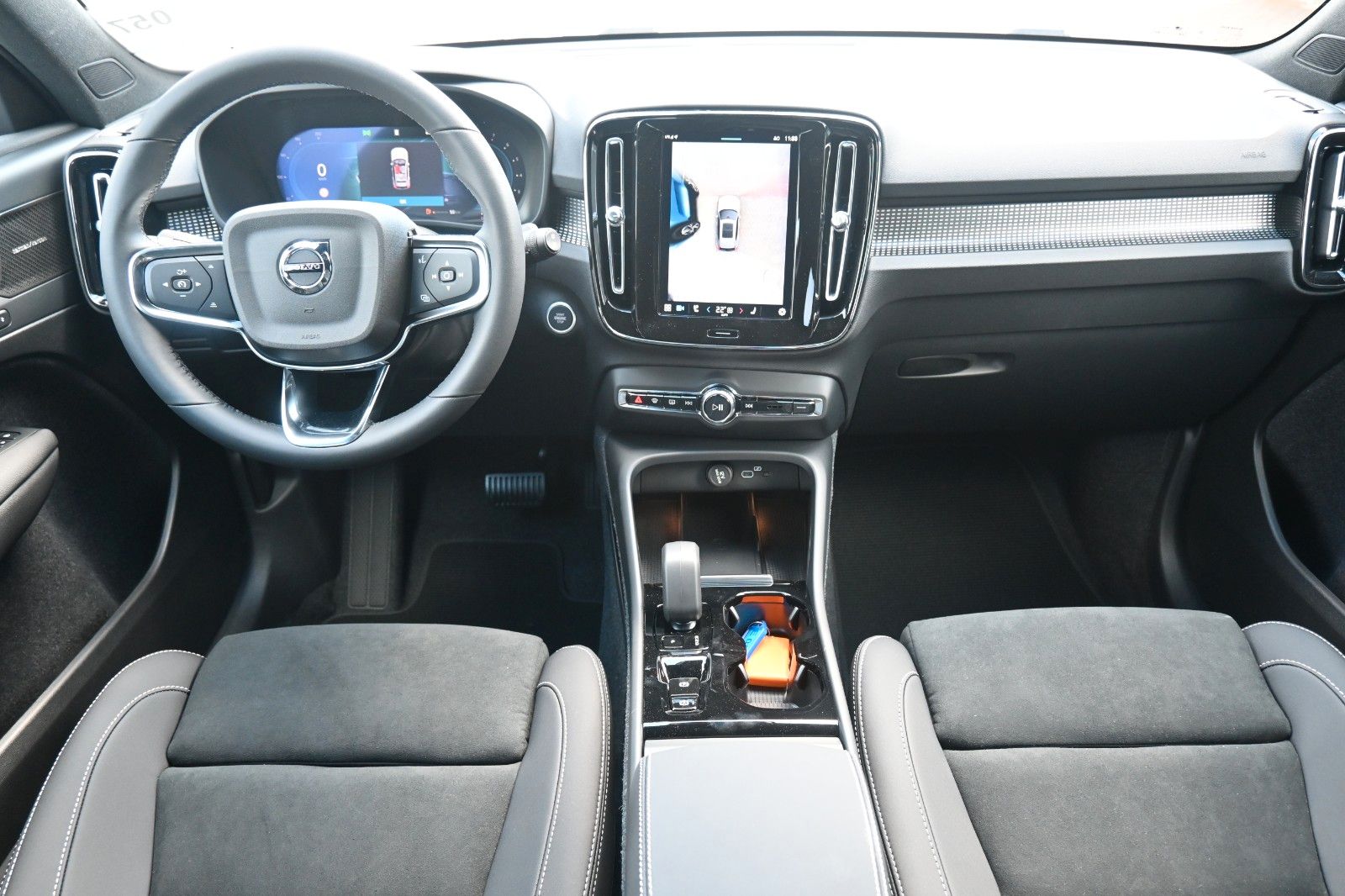 Volvo XC40 B4 DKG Plus Dark*H&K*FSHZG*360°*ACC*AHK