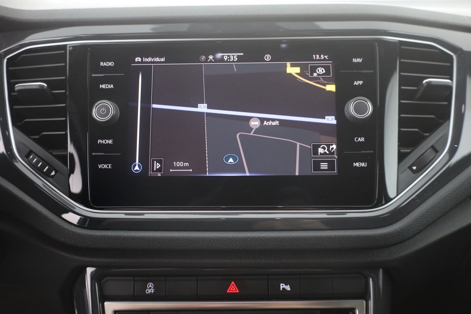 Volkswagen T-Roc 2.0 TSI 4Motion sport - Samsaru's Car Outlet