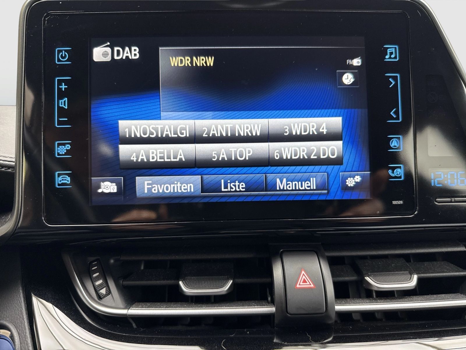 Toyota C-HR 1.8 Hybrid CVT FLOW - Samsaru's Car Outlet