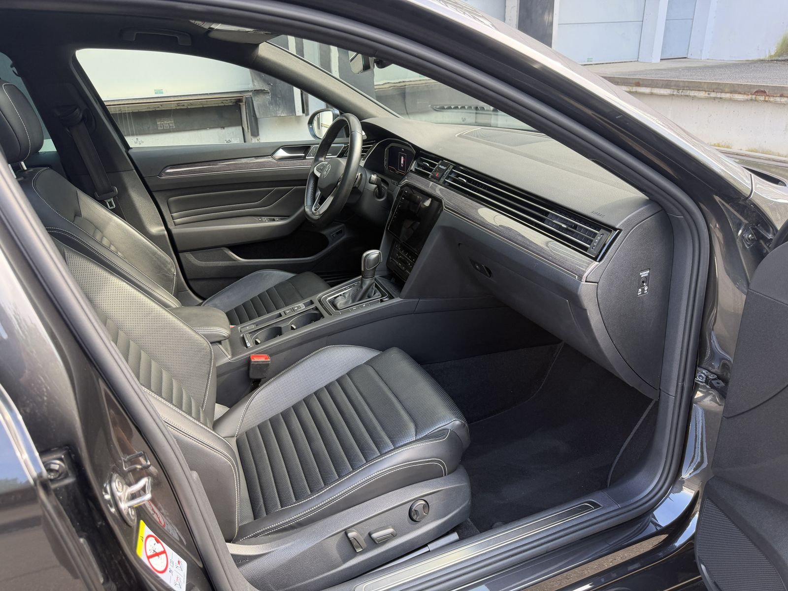 Volkswagen Passat R-Line LED Virtual Pano Massage H&K AHK