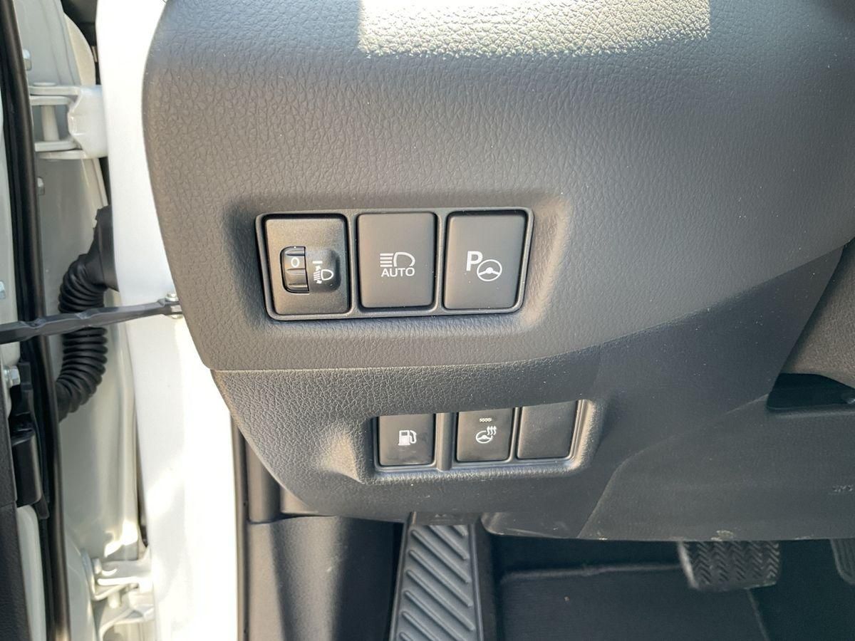 Toyota C-HR HYBRID - Samsaru's Car Outlet