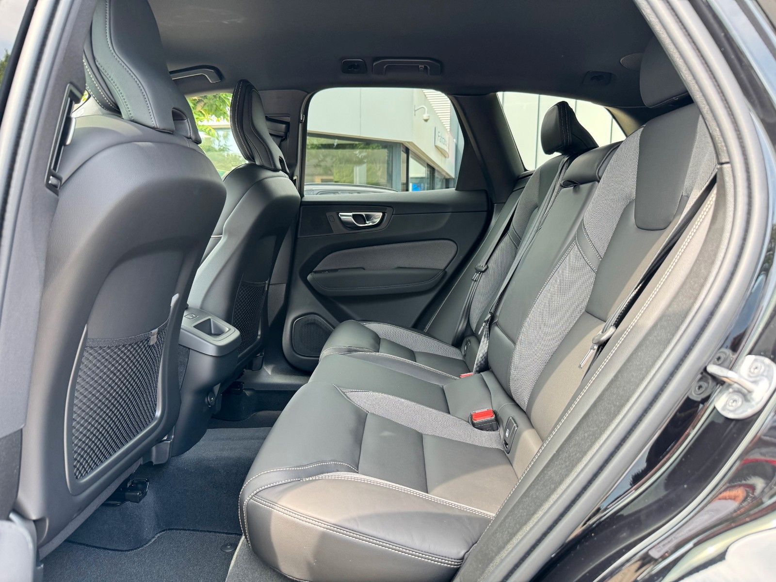 Volvo XC60 B5 B AWD PLUS BLACK EDITION - AHK -