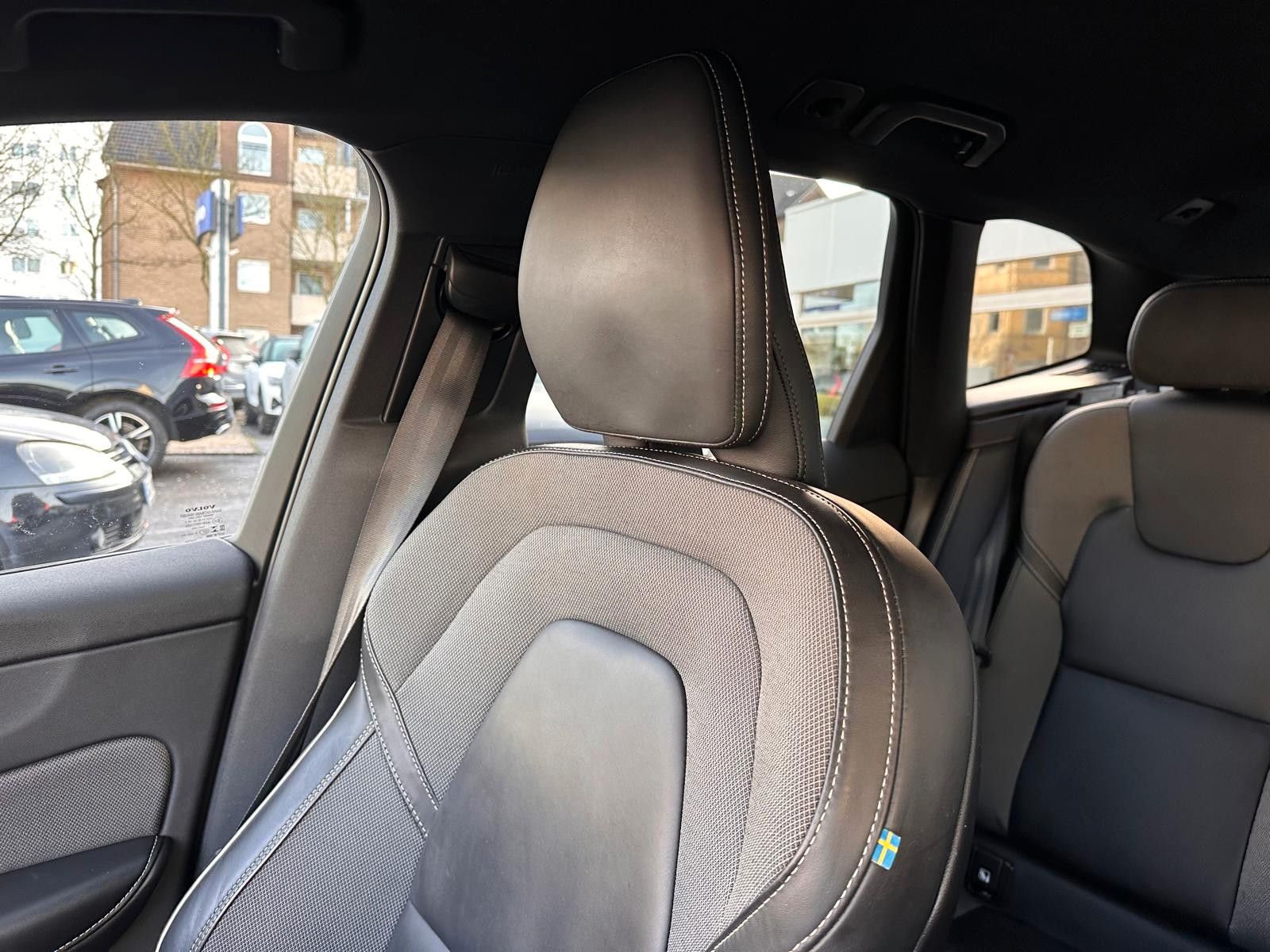 Volvo XC60 B4 AWD R Design AHK,ACC,Standh,Kam