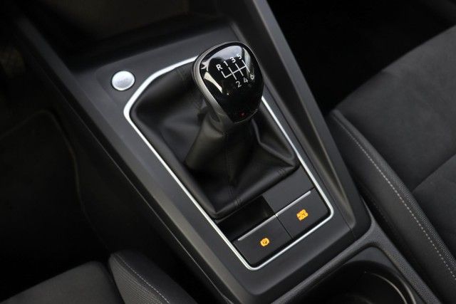 Volkswagen Golf VIII 1.5 TSI Style - Samsaru's Car Outlet