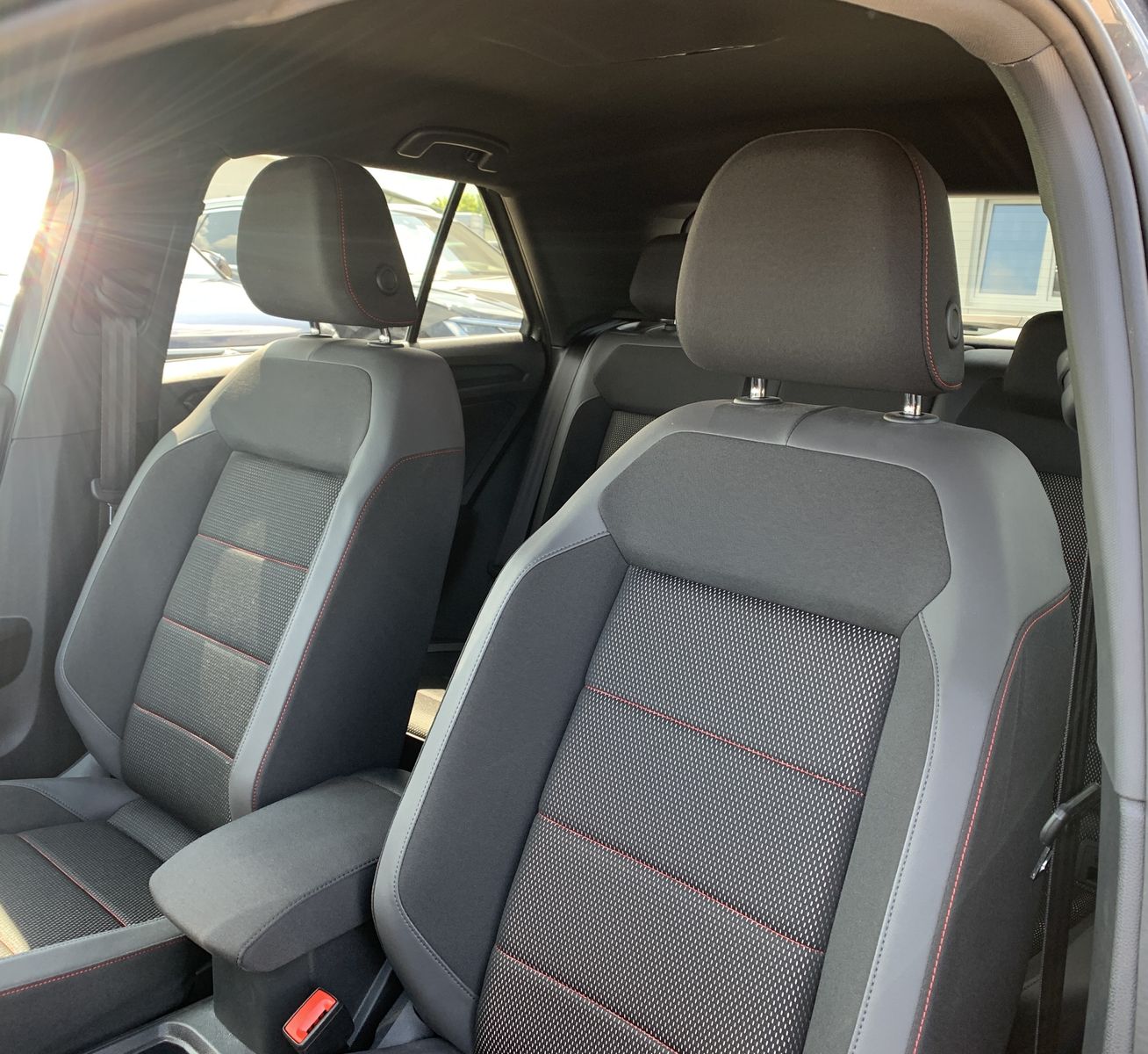 Volkswagen T-Roc 1.5 TSI Sport - Samsaru's Car Outlet