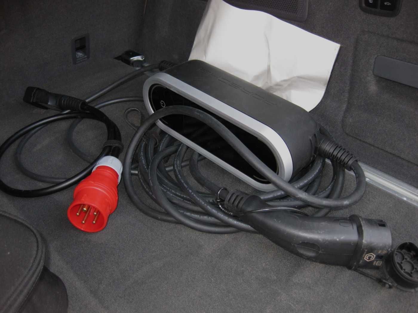 Porsche Cayenne Plug-In-Hybrid Platinum Edition 1Hand