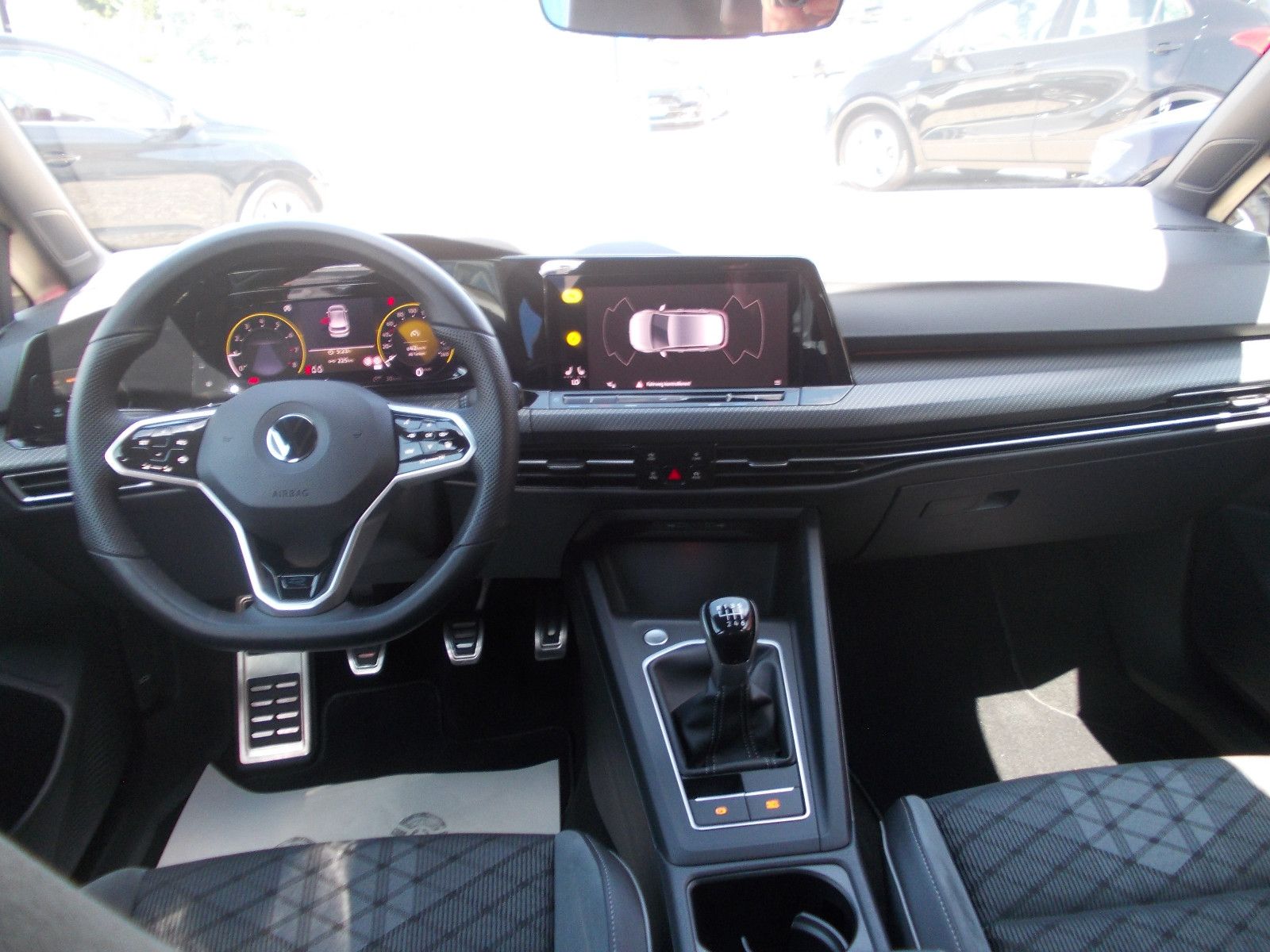 Volkswagen Golf VIII R-Line - Samsaru's Car Outlet