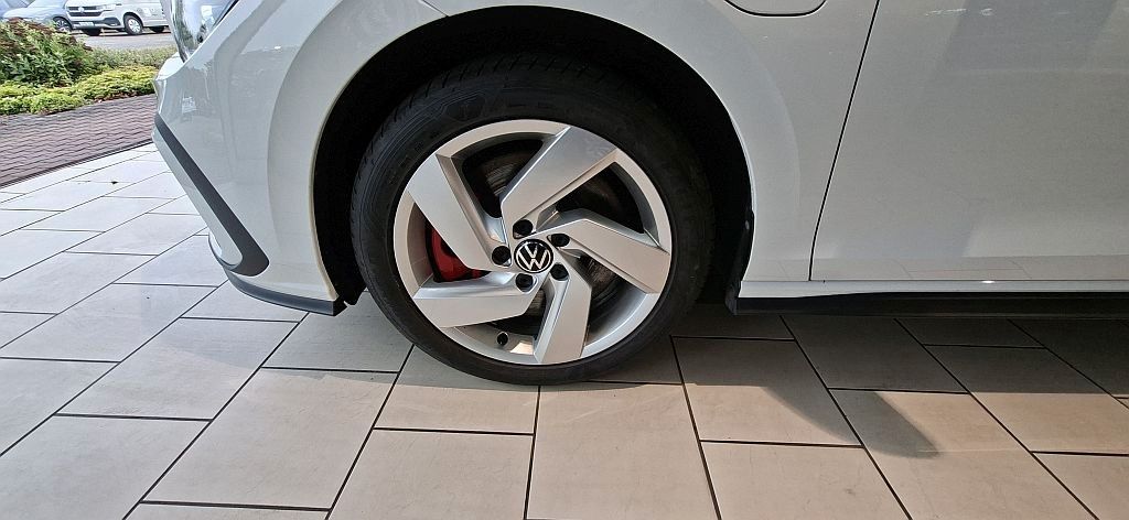 Volkswagen Golf VIII GTE eHybrid - Samsaru's Car Outlet