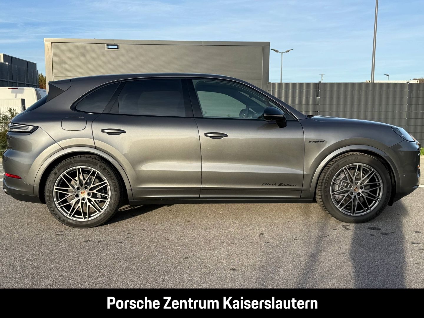 Porsche Cayenne E-Hybrid Black Edition HA-Lenkung 21-Zol