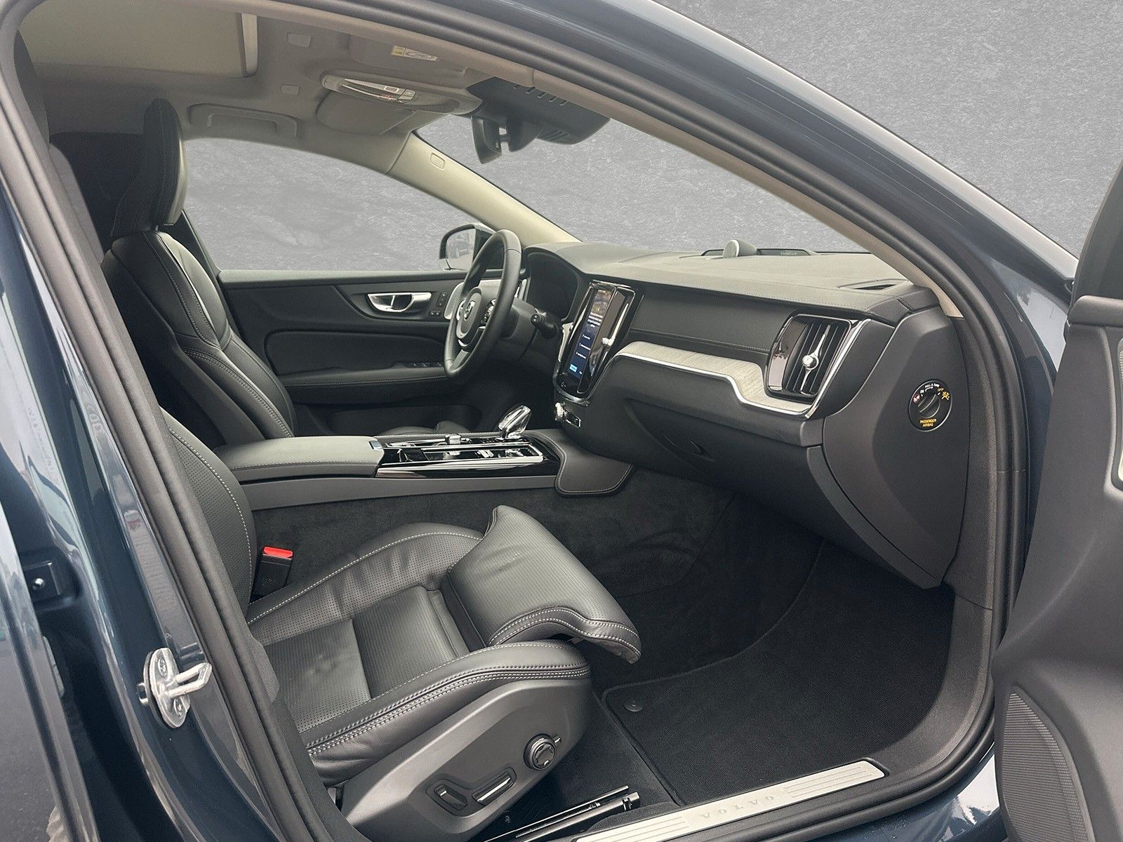Volvo V60 T8 AWD Ultra Dark AHK ACC BLIS HUD