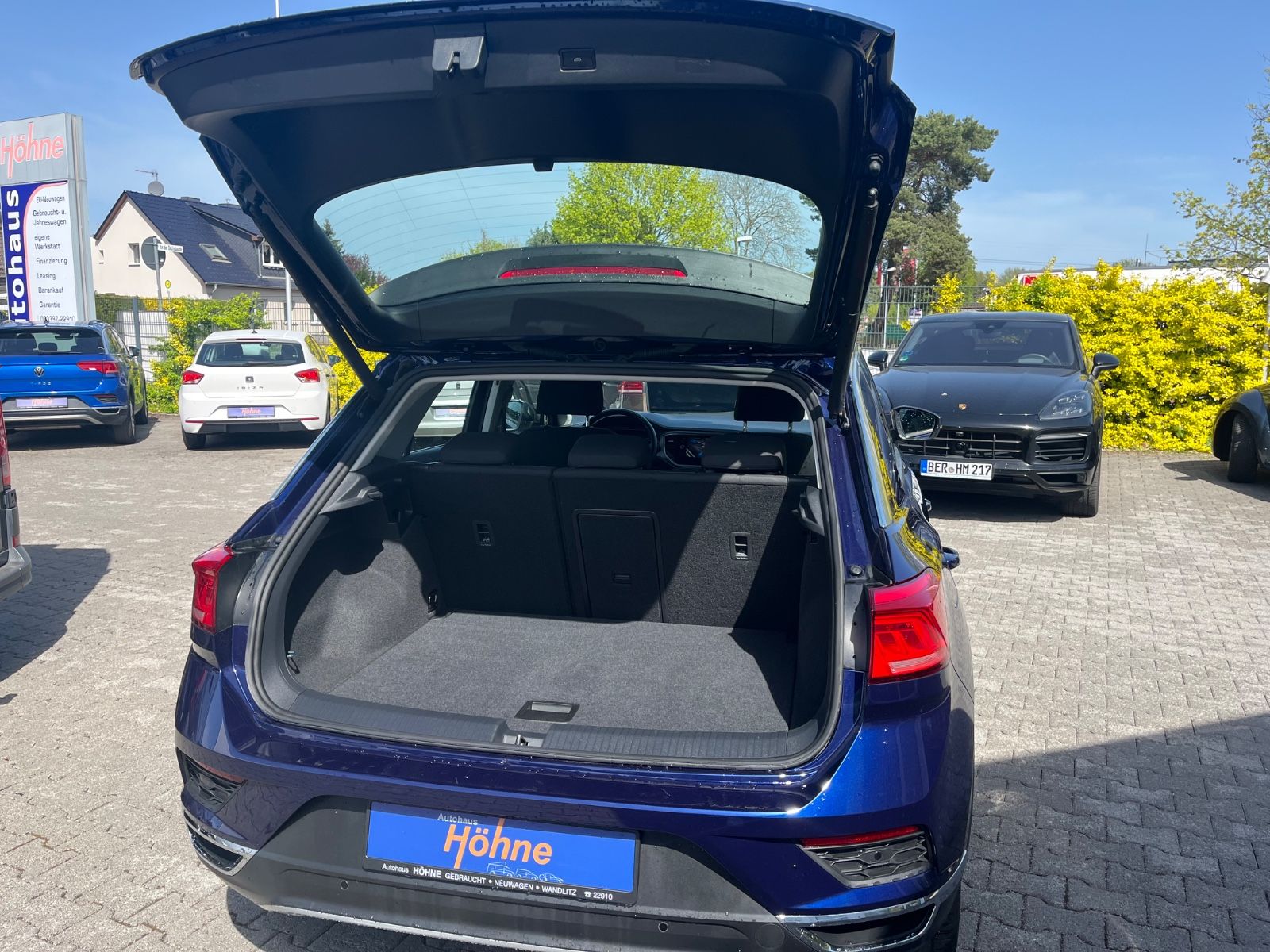 Volkswagen T-Roc 1.5 TSI Style - Samsaru's Car Outlet