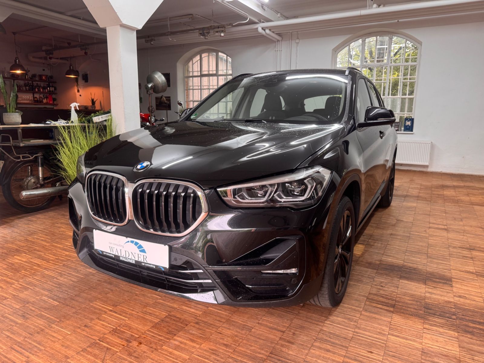BMW X1 xDrive20d Sport Line - Samsaru's Car Outlet