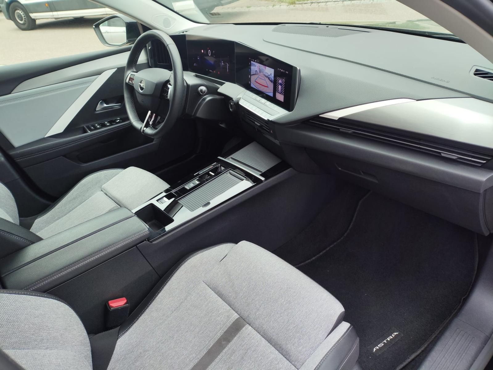 Opel Astra 1.2T Business Elegance - Samsaru's Car Outlet