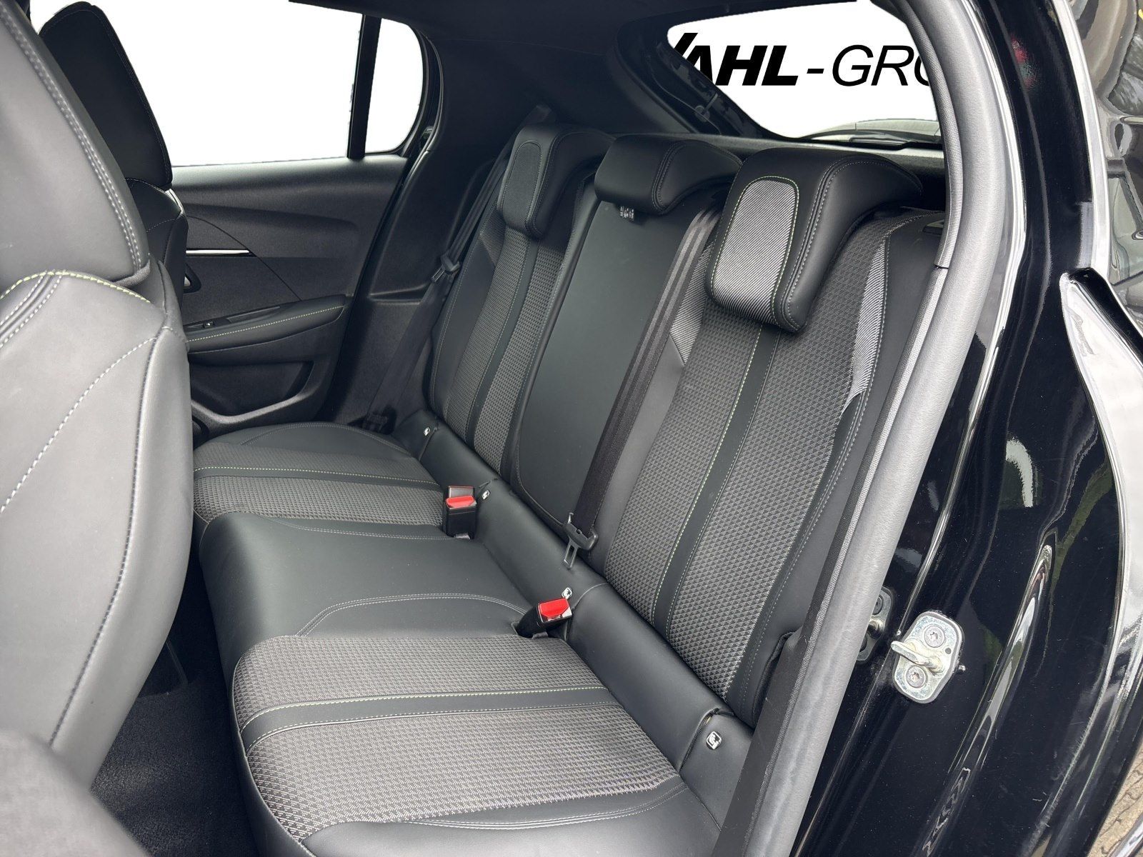 Peugeot 208 1.2 PURE TECH 100 GT - Samsaru's Car Outlet
