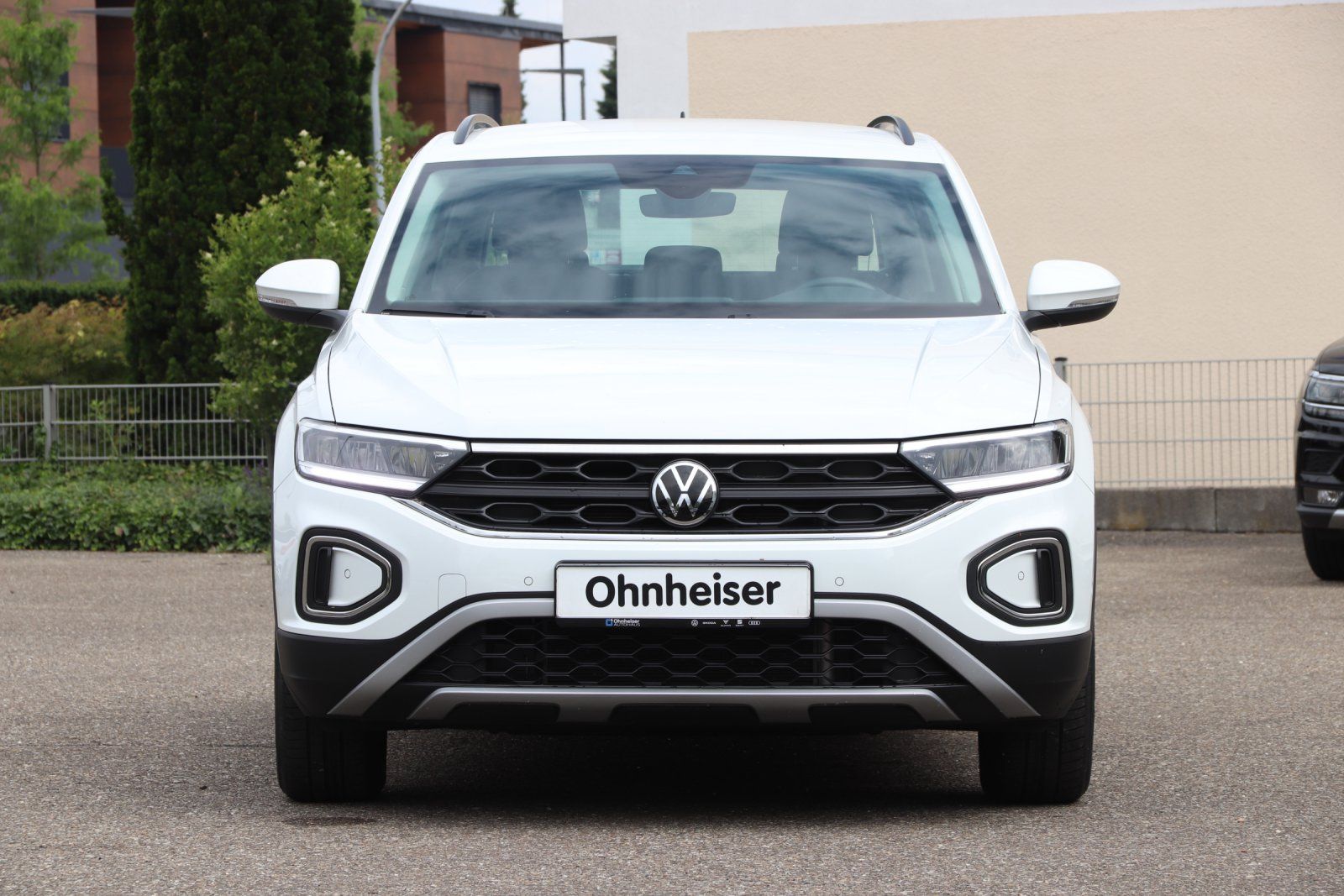 Volkswagen T-Roc 1.5 TSI Life - Samsaru's Car Outlet