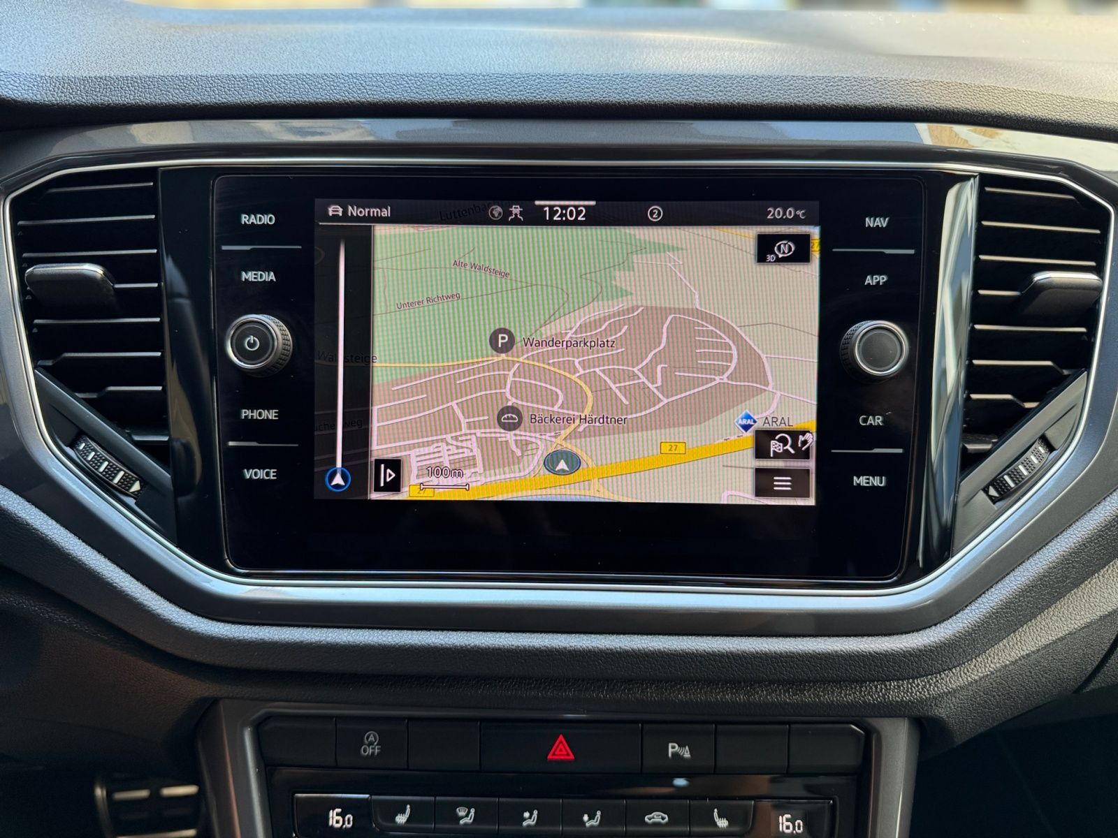 Volkswagen T-Roc 2.0TSI 4M R-LINE - Samsaru's Car Outlet