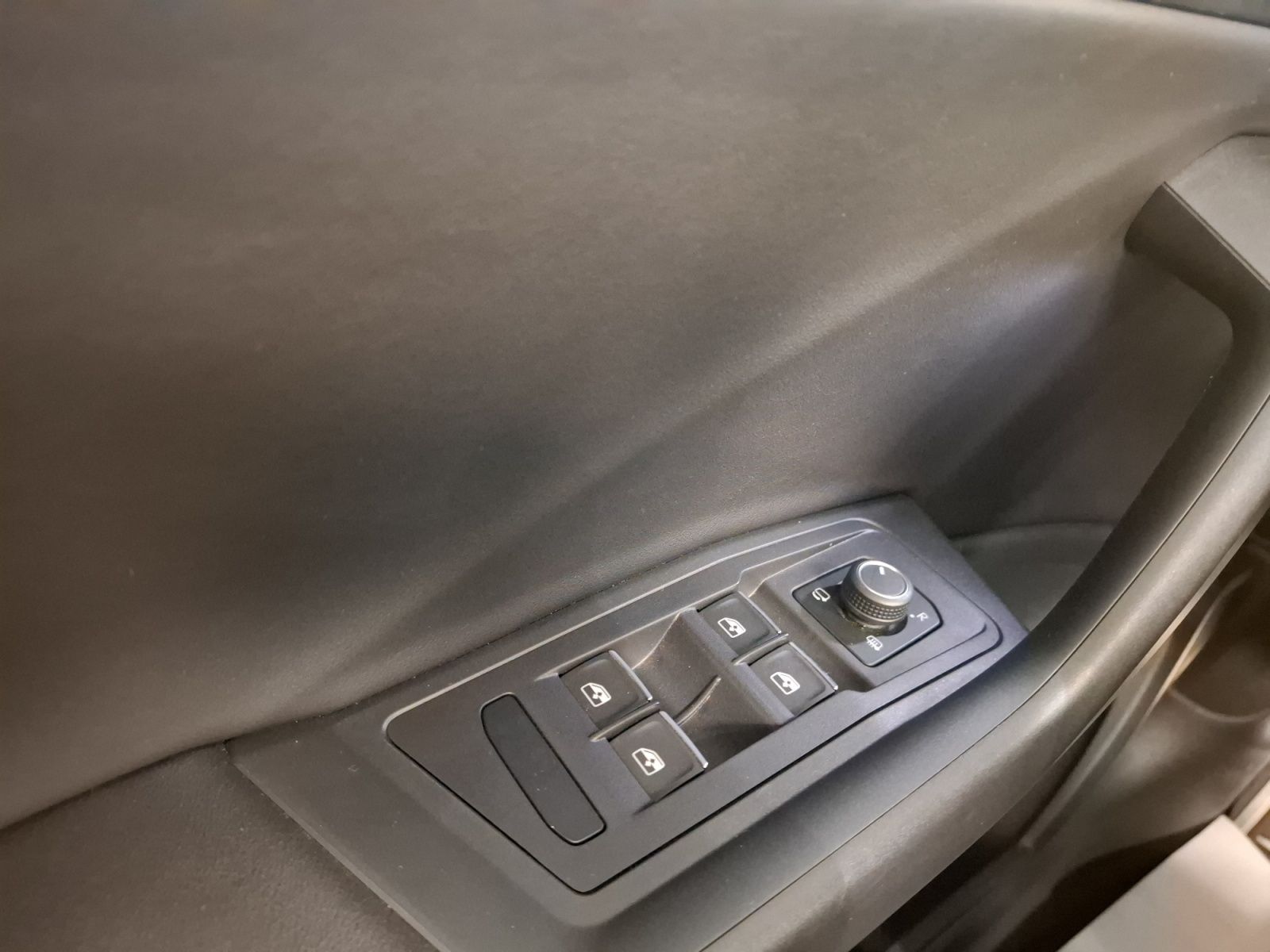 Volkswagen T-Roc R-Line - Samsaru's Car Outlet