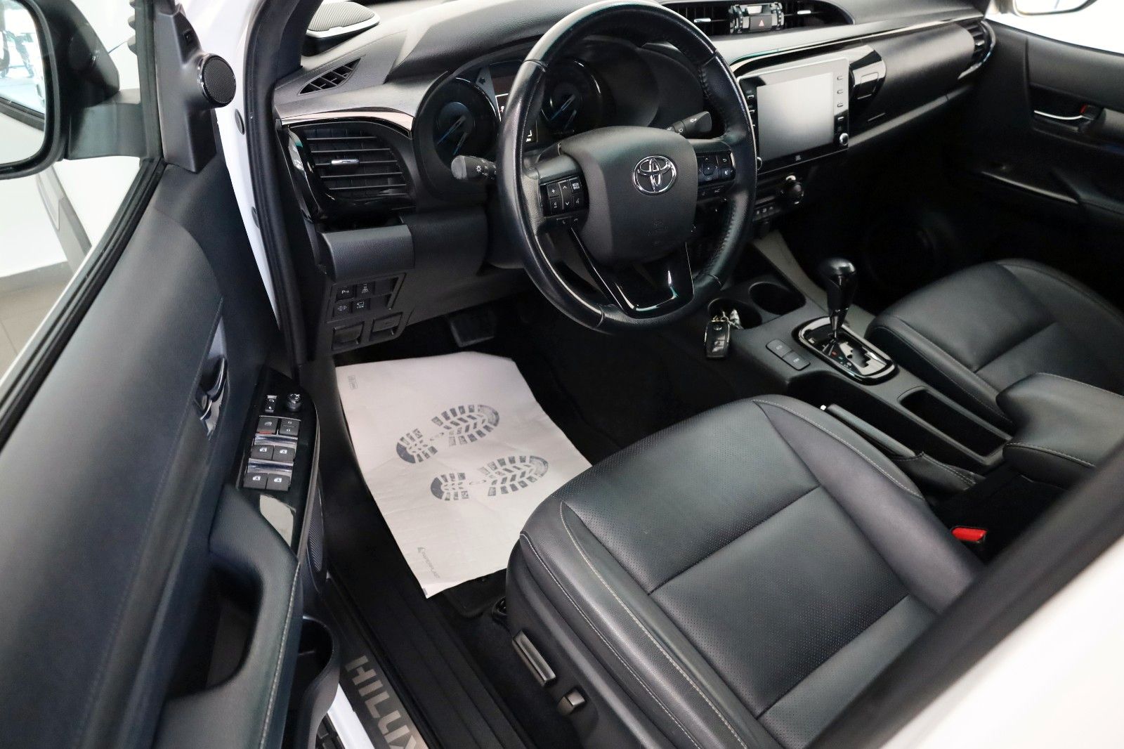 Toyota Hilux 2.8 D-4D 4x4 Invincible Sport,ACC,360°,AHK