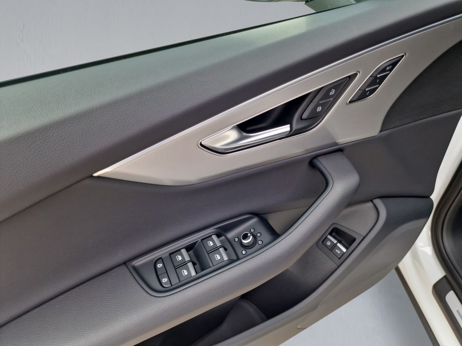 Audi Q7 55 TFSI e qu S line MATRIX Luft AHK HuD 21"