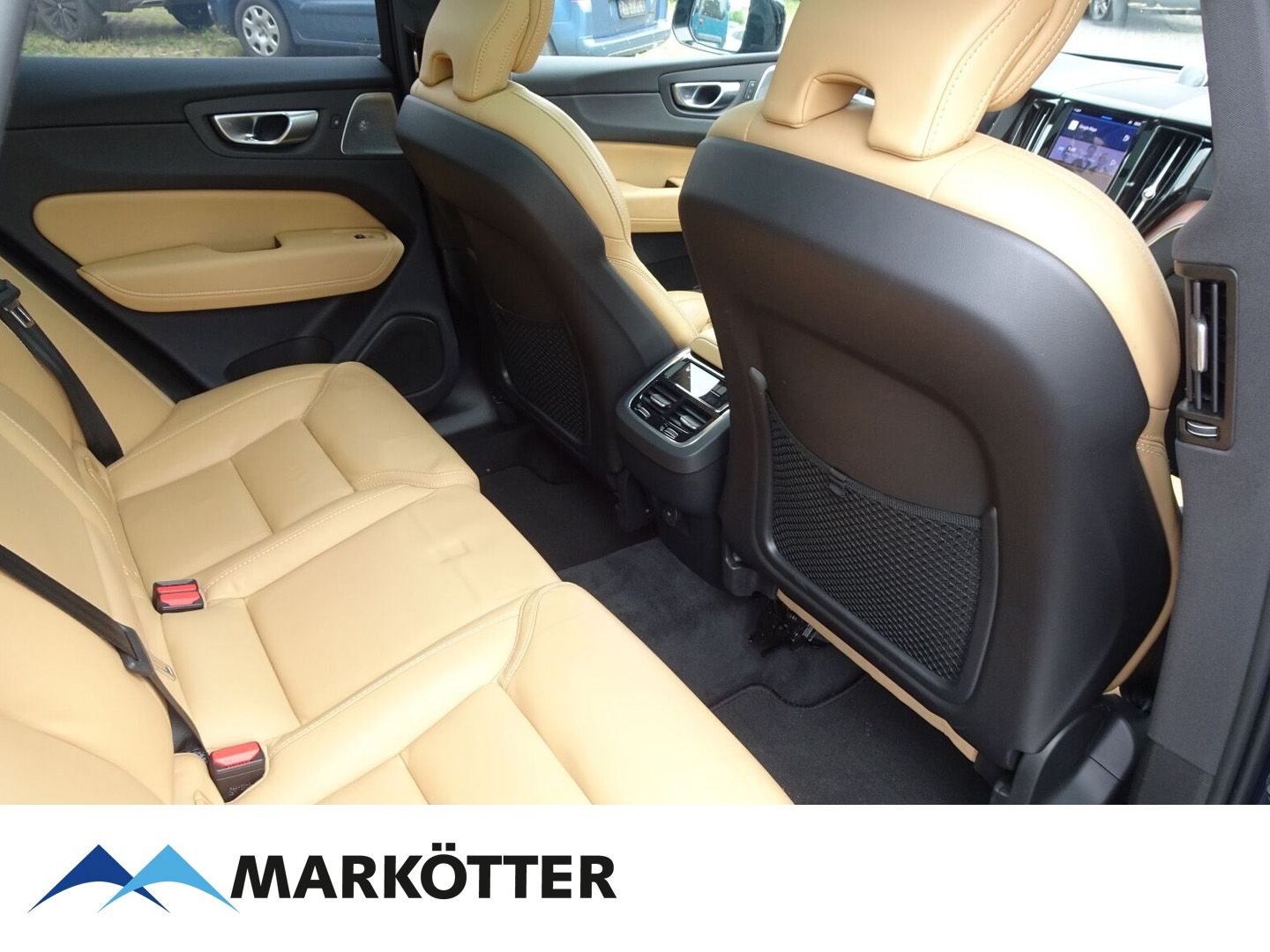 Volvo XC60 B4 AWD Ultimate Dark - Samsaru's Car Outlet