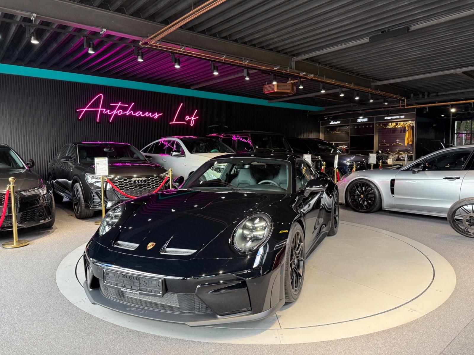 Porsche 992 911 GT3 Touring - Samsaru's Car Outlet