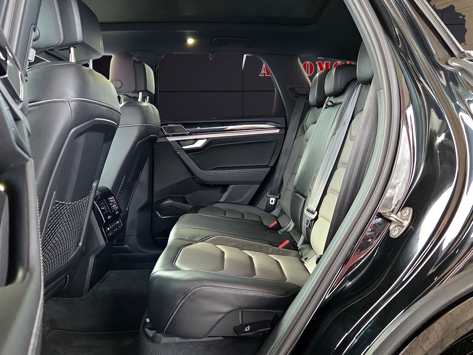 Volkswagen Touareg R-Line 4M PANO/HUD/IQ.LIGHT/21 ZOLL
