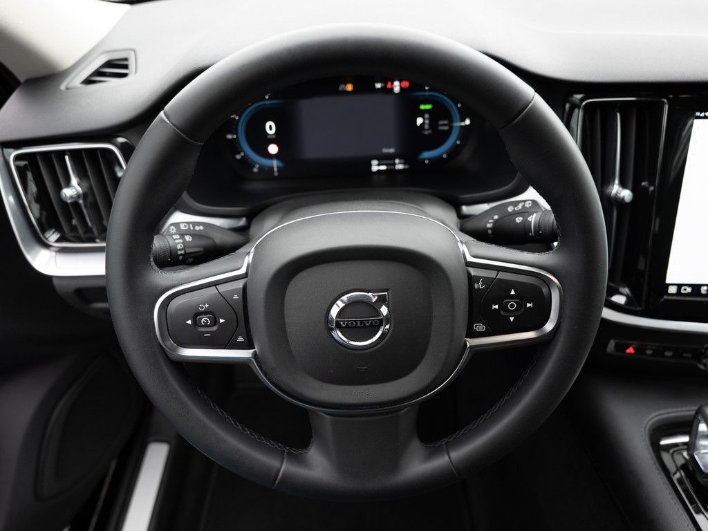 Volvo V60 2.0 Core Recharge Plug-In Hybrid AWD 1.Hand