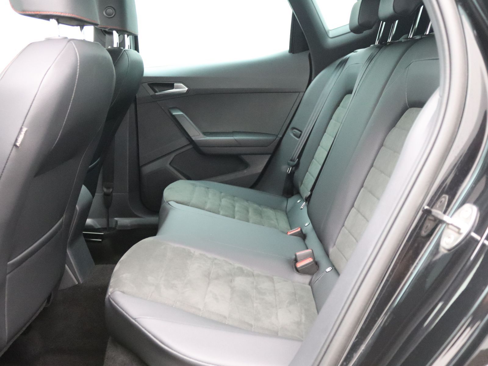 Seat Arona FR 1.5 TSI DSG / Navi, FullLink, AHK, LED