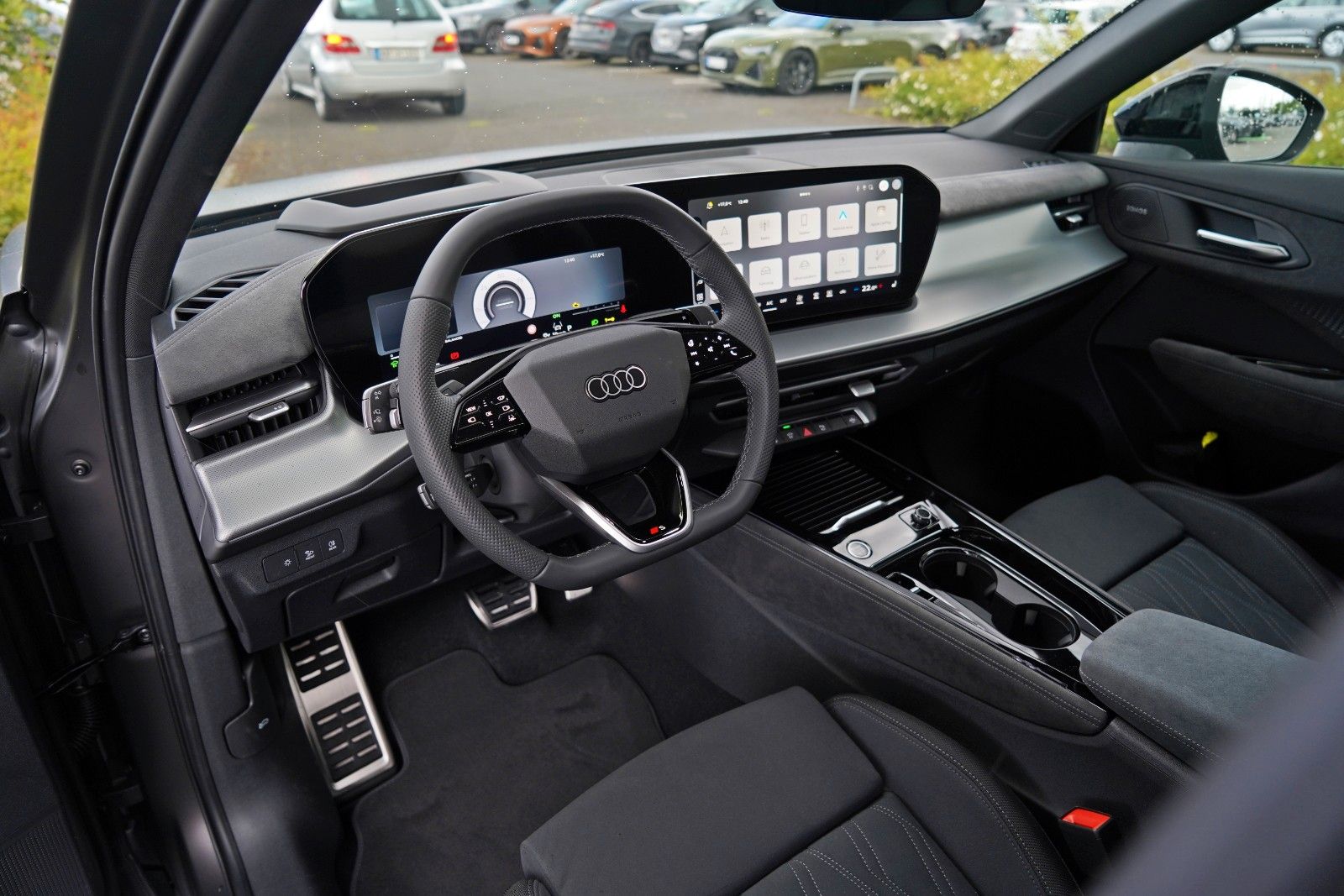Audi Q3 SUV e-hybrid AHK S-LINE PANO TECH PRO MATRIX