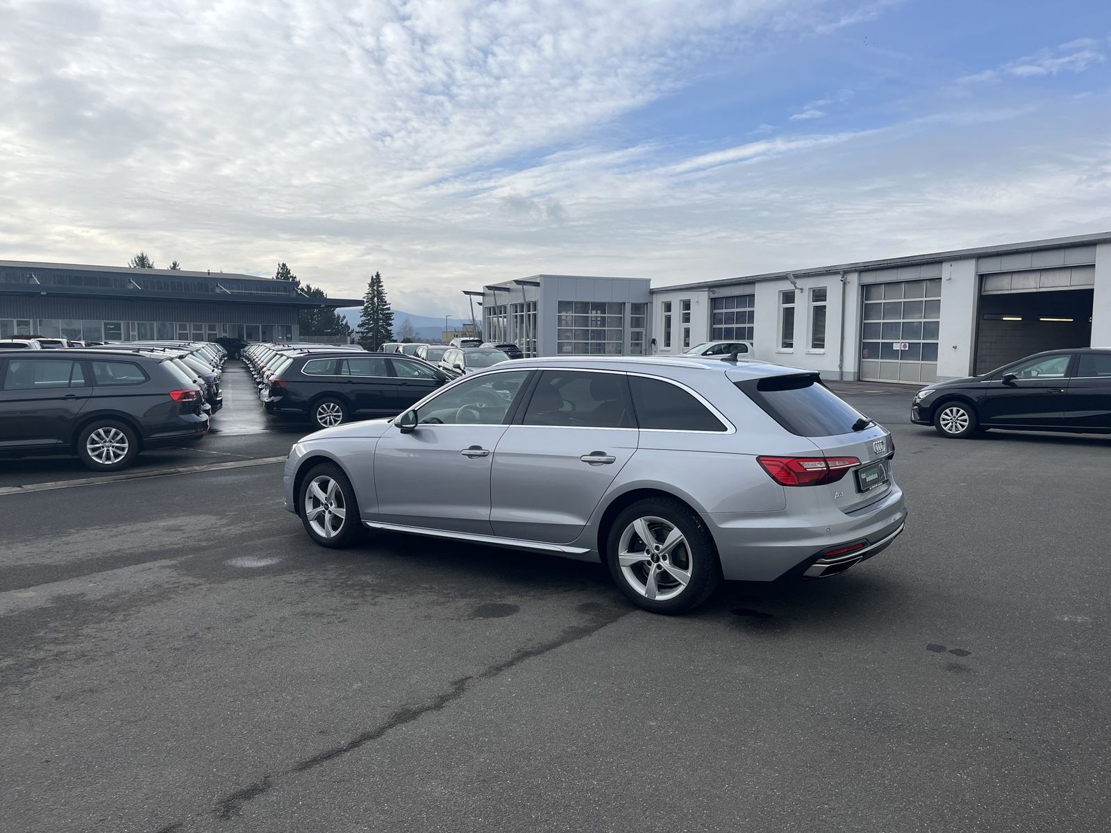 Audi A4 Avant 35 2.0 TDI S tronic advanced - Samsaru's Car Outlet