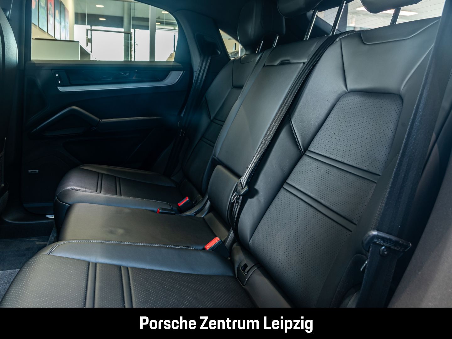 Porsche Cayenne E-Hybrid Coupe SportDesign HD-Matrix Inn