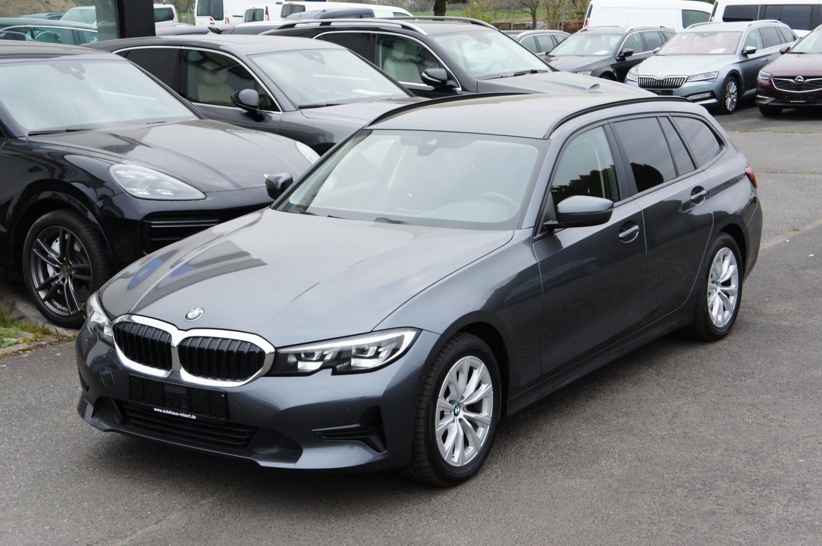 BMW 320d xDrive Advantage - Samsaru's Car Outlet