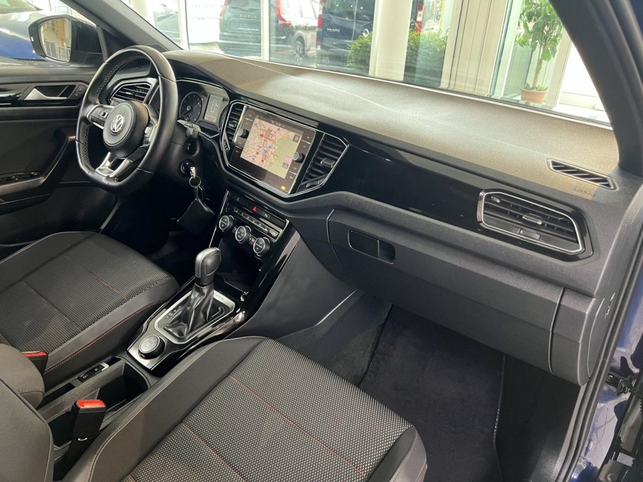 Volkswagen T-Roc Sport 4Motion 2.0 TSI DSG - Samsaru's Car Outlet