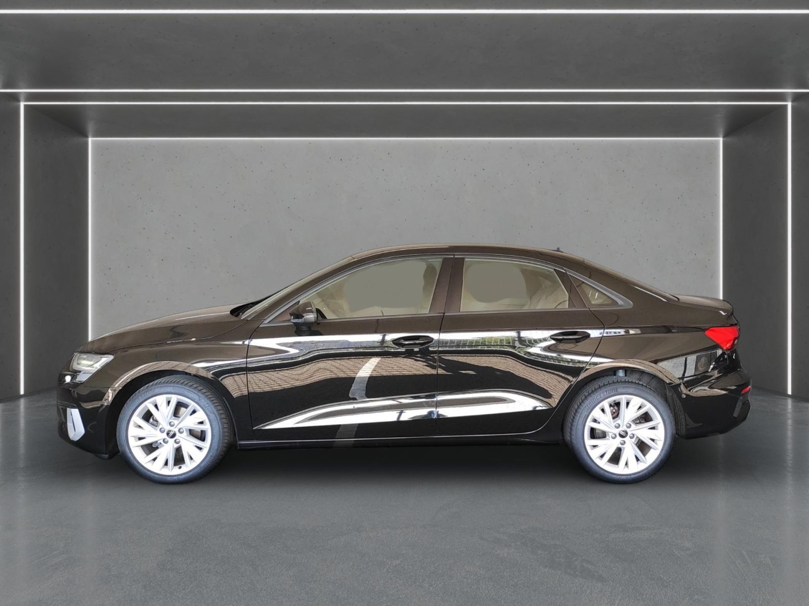 Audi A3 Lim. 30 TFSI Adv. S tronic *ACC*NAV+*R-CAM*