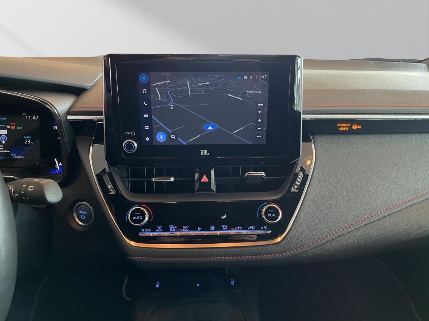 Toyota Corolla 2.0 TS Hybrid Lounge *Navi*LED*Panorama*