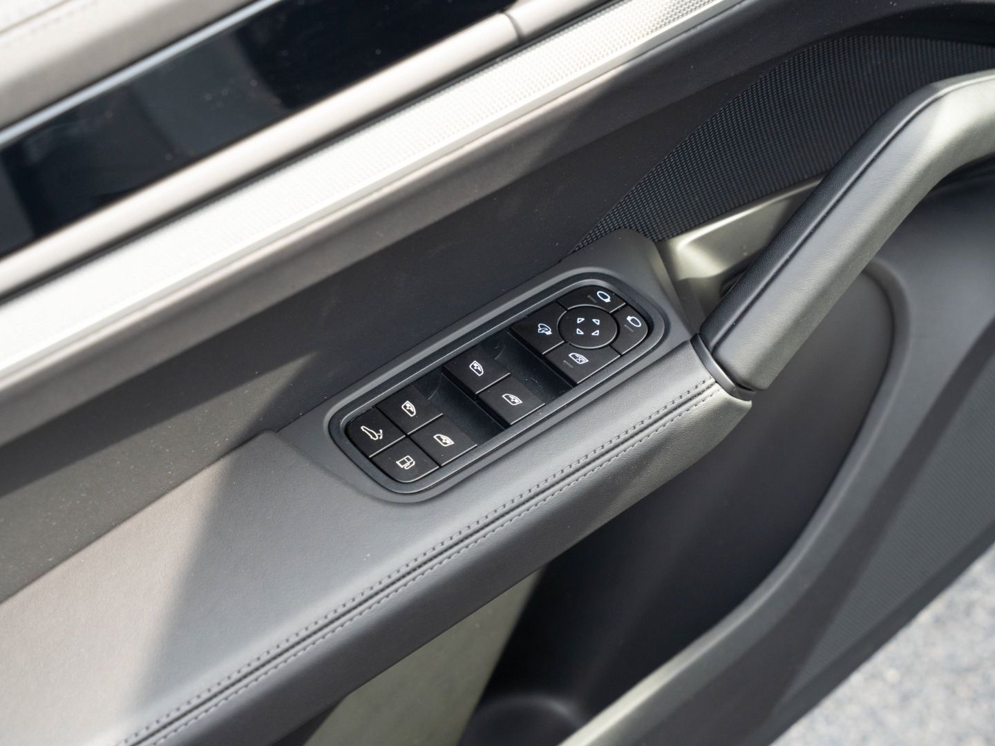 Porsche Cayenne E-Hybrid Coupe InnoDrive Surround View