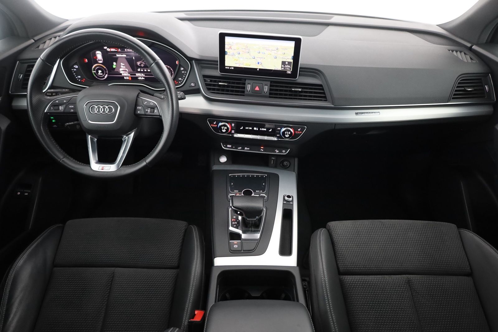 Audi Q5 55 TFSIe 2x S-Line quattro - Samsaru's Car Outlet