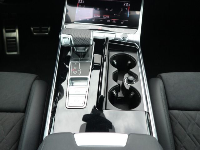 Audi RS 6 Avant RS-SPORTAGA*STANDHZG*PANO*360°*280KMH