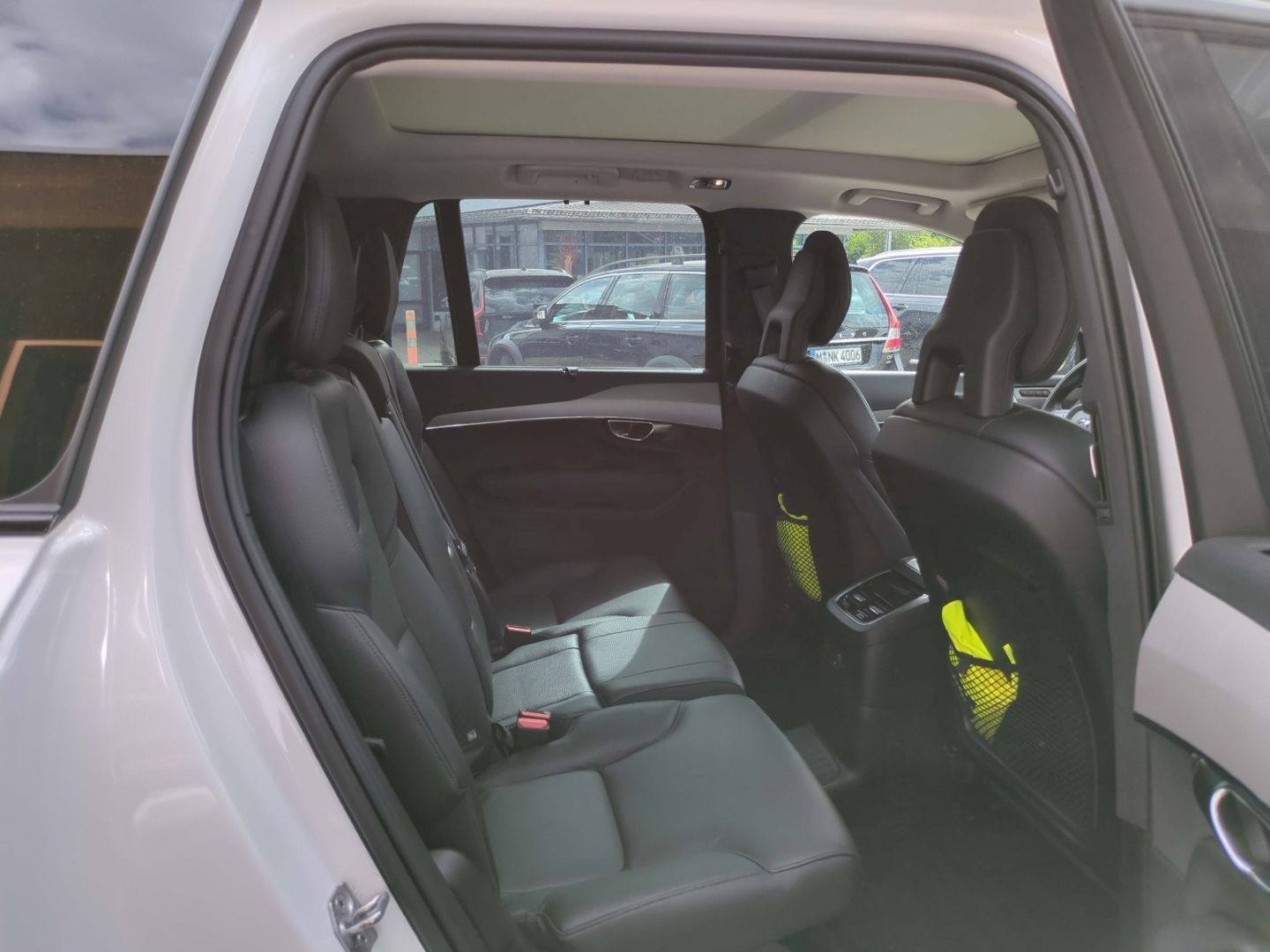 Volvo XC90 R Design Expression Recharge Plug-In Hybrid - Samsaru's Car Outlet
