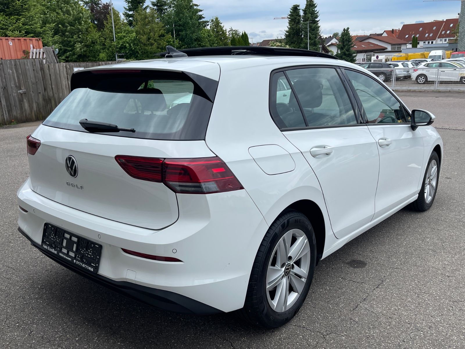 Volkswagen Golf VIII 2.0 TDI Life - Samsaru's Car Outlet