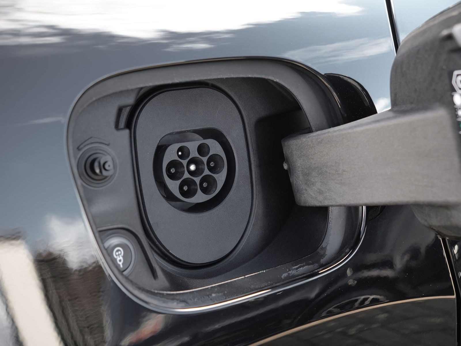 Porsche Macan 4 ACC-LUFTF.-PANO-BOSE-22"RS-LEDER KREIDE