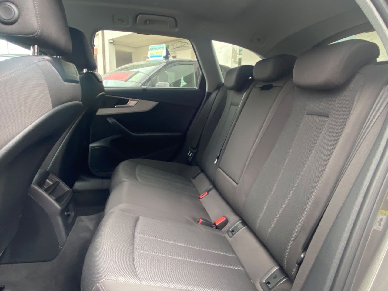 Audi A4 Avant 35 TDI S tronic Business - Samsaru's Car Outlet