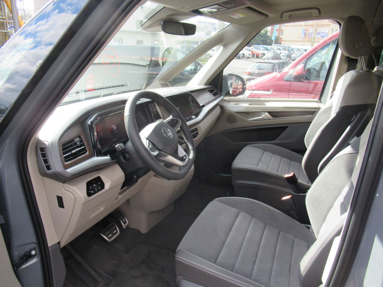 Volkswagen T7 Multivan Style DSG - Samsaru's Car Outlet
