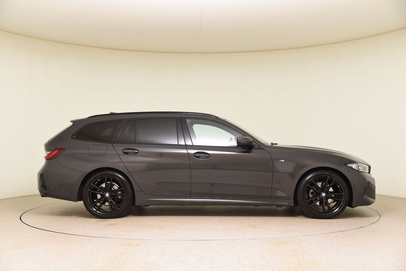 BMW 320d Touring xDrive M Sport - Samsaru's Car Outlet