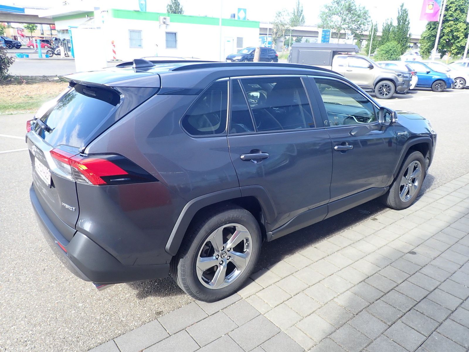 Toyota RAV 4 Hybrid 4x2 Team - Samsaru's Car Outlet