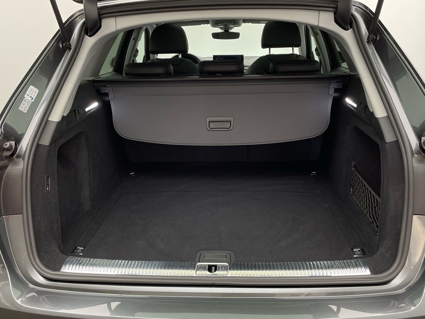 Audi A4 Avant S line 40 TDI S tronic - Samsaru's Car Outlet